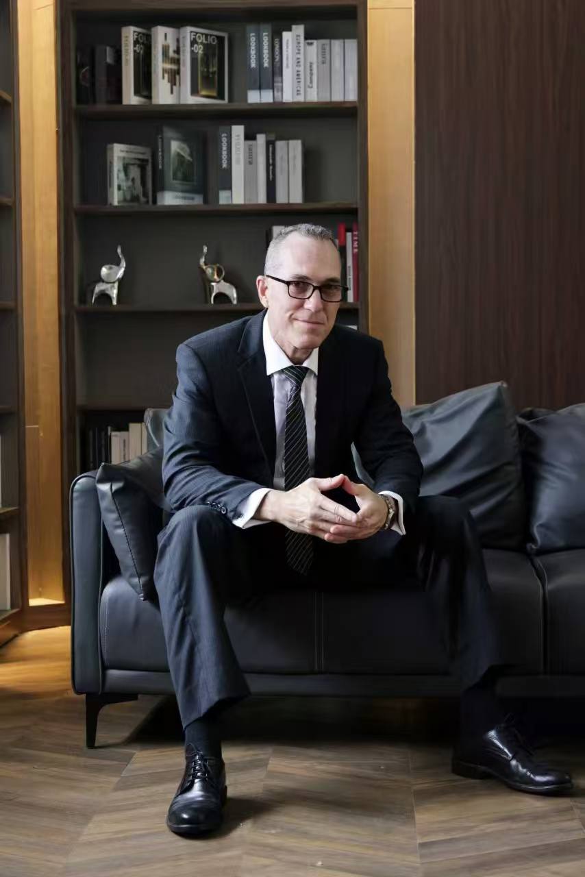 Anthony Larry Mikinka — CEO & HRD